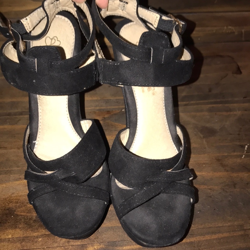Black Wedges